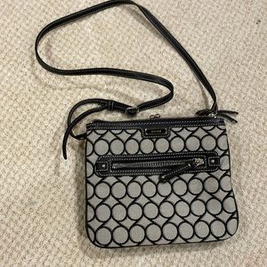 NWOT Nine West “9” pattern black and gray crossbody bag